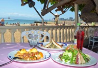 幸福を呼ぶハウツリーの下、海を眺めながら贅沢なひとときを過ごせる「ハウツリーラナイ」