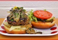 ワイキキから足を延ばす価値ありのグルメバーガーショップ「バーガーズ＆シングス」