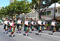 カラカウア通りが緑に染まる!?　聖パトリックデーのパレード開催