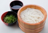 打ちたて茹でたて！厳選天然素材のお出汁！！讃岐うどん専門店がアラモアナにオープン