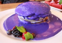 話題の“紫色のパンケーキ”はここで！おしゃれな空間でくつろげるカフェ「ヨーグルストーリー」