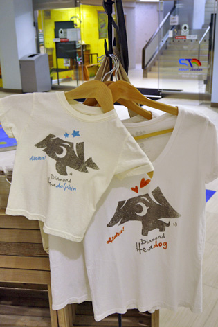 レディースTシャツ（$39）、キッズTシャツ（$29）