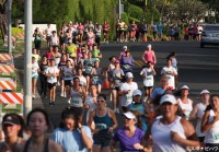明るい声援とバラのプレゼント！女性だけのレース「ハワイ・パシフィック・ヘルス・ウーマンズ 10K」