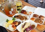 ケワロ湾にフードトラックが集結！「メイカーズ＆テイスターズ」でローカルグルメを食べつくす！