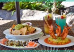 ハワイアンミュージックのライブと食事を楽しめる「カニ・カ・ピラ・グリル」