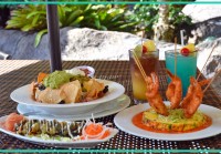 ハワイアンミュージックのライブと食事を楽しめる「カニ・カ・ピラ・グリル」