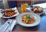 アーバンチックなビストロバー「ライブストック・タバーン」でアメリカンキュイジーヌを堪能
