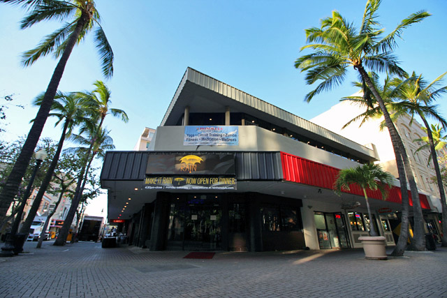 美食と美酒を堪能できるスタイリッシュなレストランバー「レイン・ホノルル」